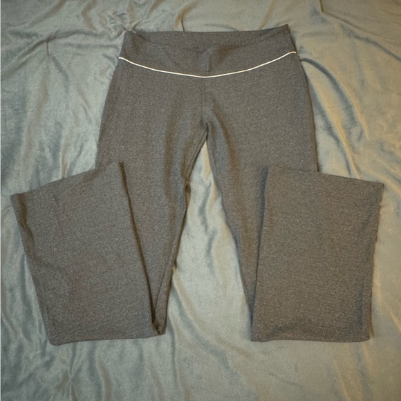 TNA Charcoal Gray Leggings
#1206 - Picture 3 of 10